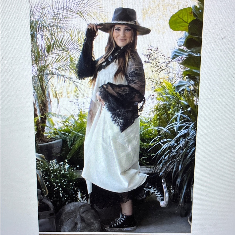 Jaded Gypsy Garden Tea Lace Long-Sleeve Bell Cuff Dress - Picture 2 of 2